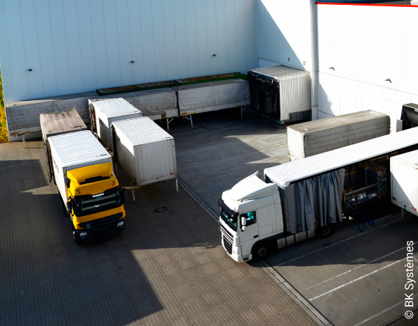 Plateforme Logistique : Définition et Gestion des Entrepôts