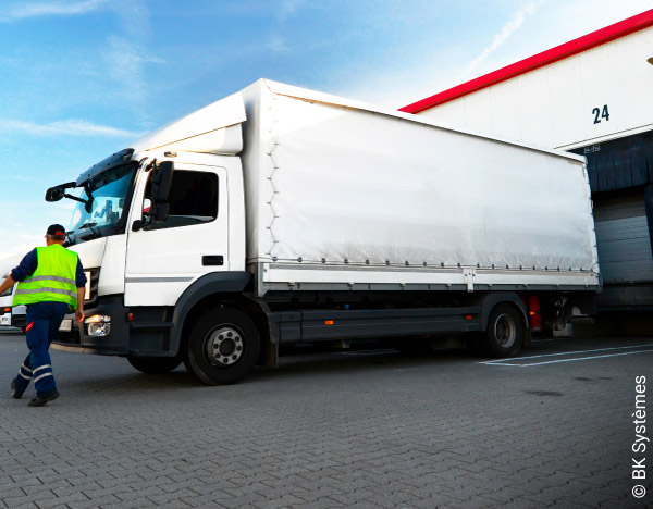 Plateforme Logistique : Définition et Gestion des Entrepôts